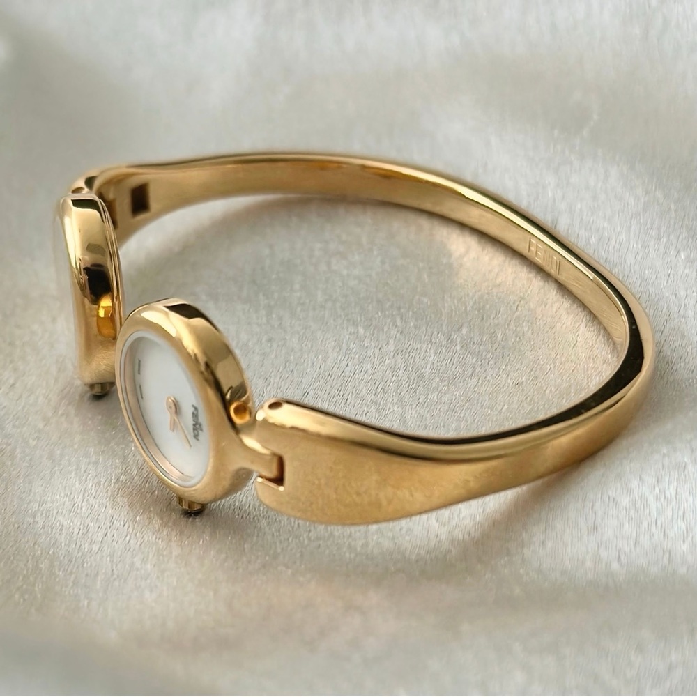 Authentic Fendi 1925 Double Dial Mother-of-Pearl Cuff
Watch Rare - Picture 7 of 10